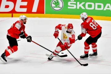 Ruský útočník Nikita Kučerov mezi švýcarskými hráči
