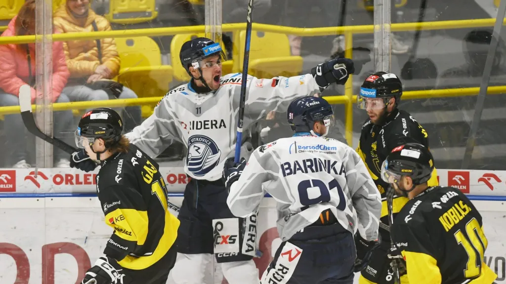 Marek Kalus z Vítkovic slaví gól proti Litvínovu