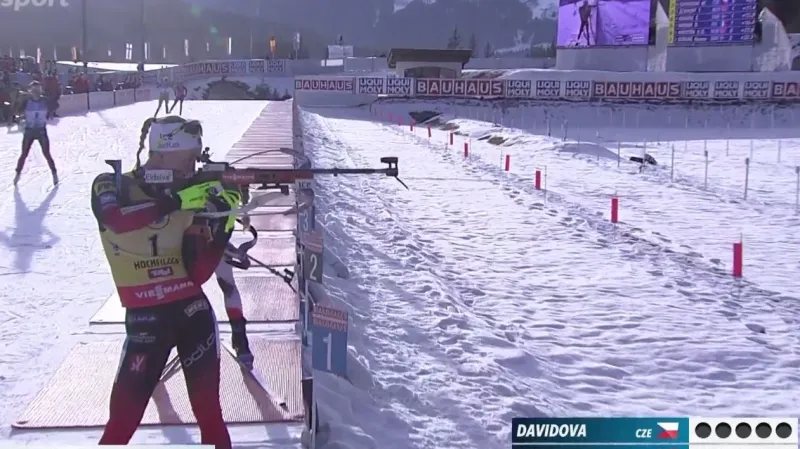 Sestřih závodu s hromadným startem biatlonistek na SP v Hochfilzenu