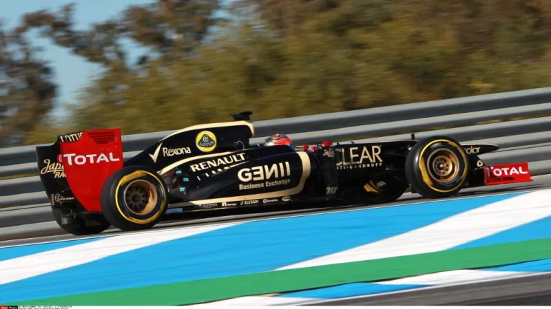 Romain Grosjean s monopostem stáje Lotus