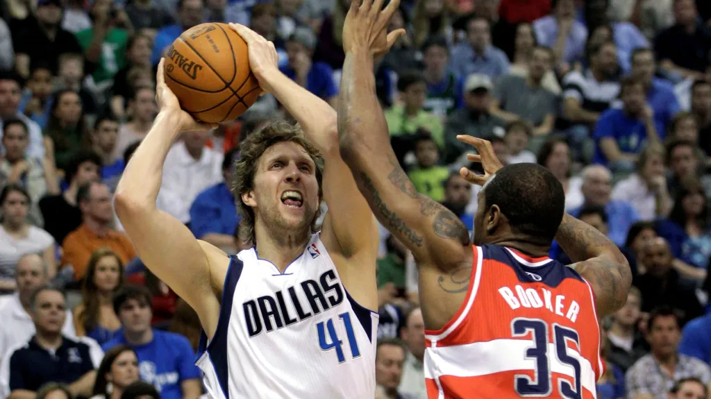 Dirk Nowitzki v utkání proti Washingtonu