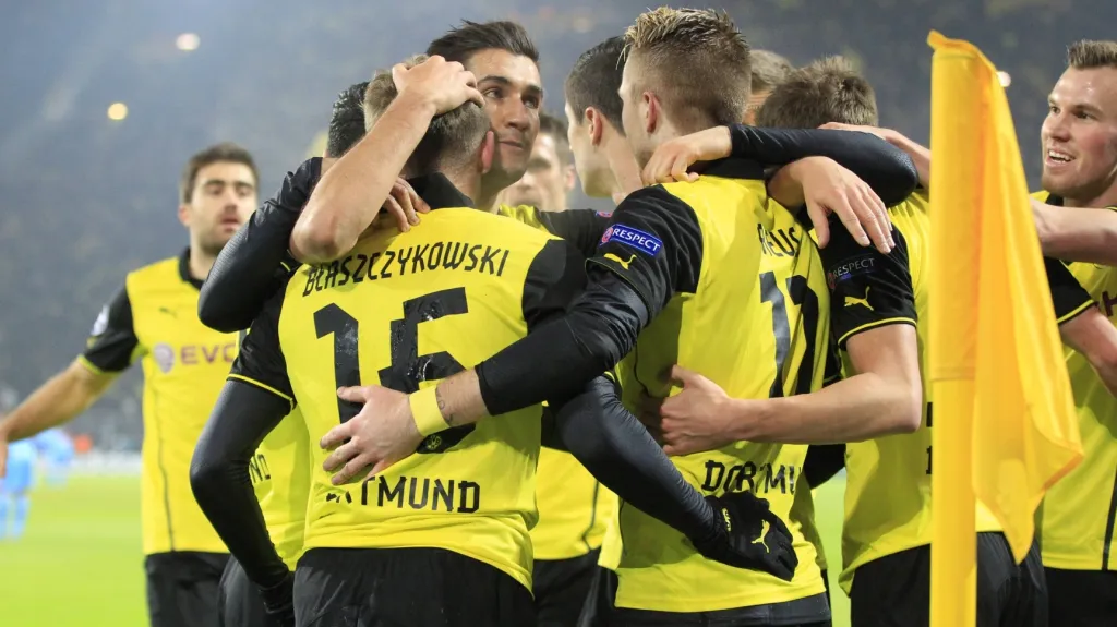 Slavící hráči Dortmundu