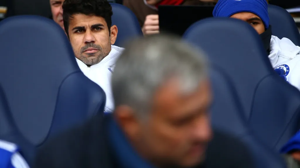 Diego Costa na lavičce Chelsea