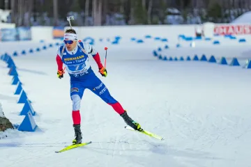 Závod s hromadným startem biatlonistů v Kontiolahti