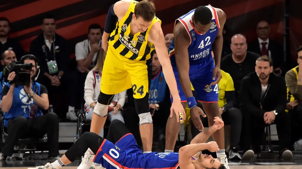 Výjimečně nahoře: Veselý zvedá v duelu s rivalem Anadolu Shanea Larkina 