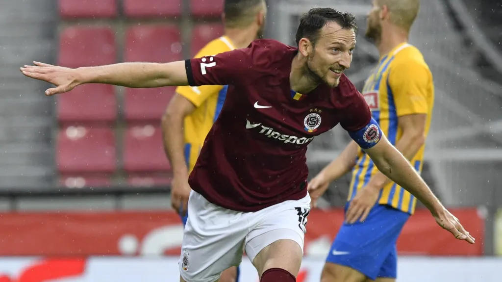 Libor Kozák se raduje z gólu v utkání proti Opavě