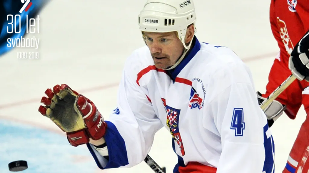 Olympijský vítěz z Nagana František Kučera při exhibici výročí sta let českého hokeje