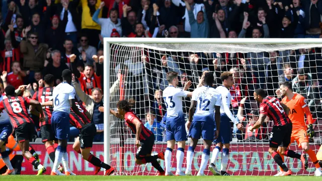 Aké z Bournemouthu sestřelil v nastaveném čase Tottenham