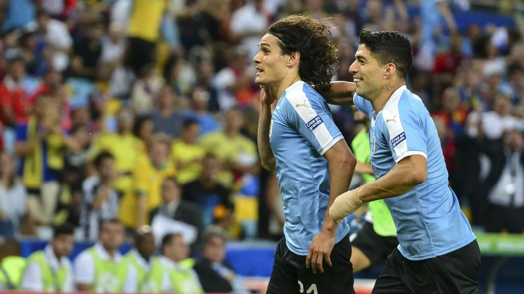 Cavani a Suárez se radují z gólu