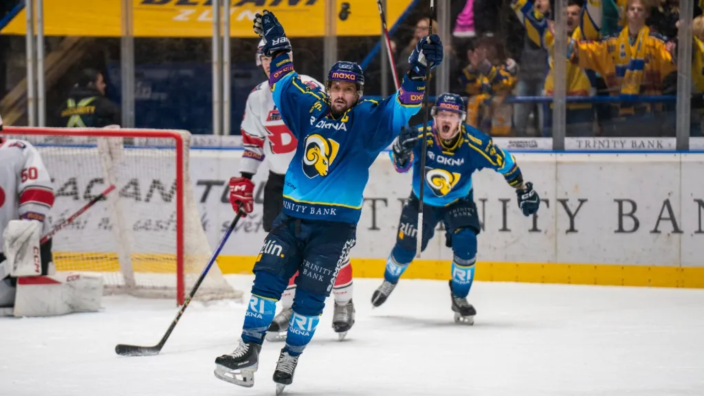 Zlínský kapitán Petr Holík slaví gól proti Pardubicím B