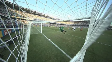 Neuznaný gól v utkání Německo - Anglie