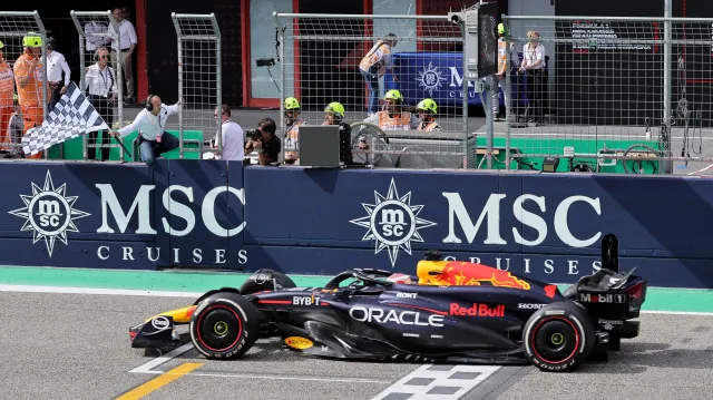 Závod formule 1 v Imole vyhrál Verstappen před Norrisem