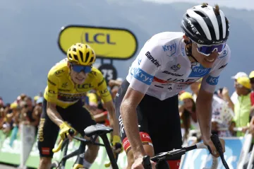 Tadej Pogačar před Jonasem Vingegaardem