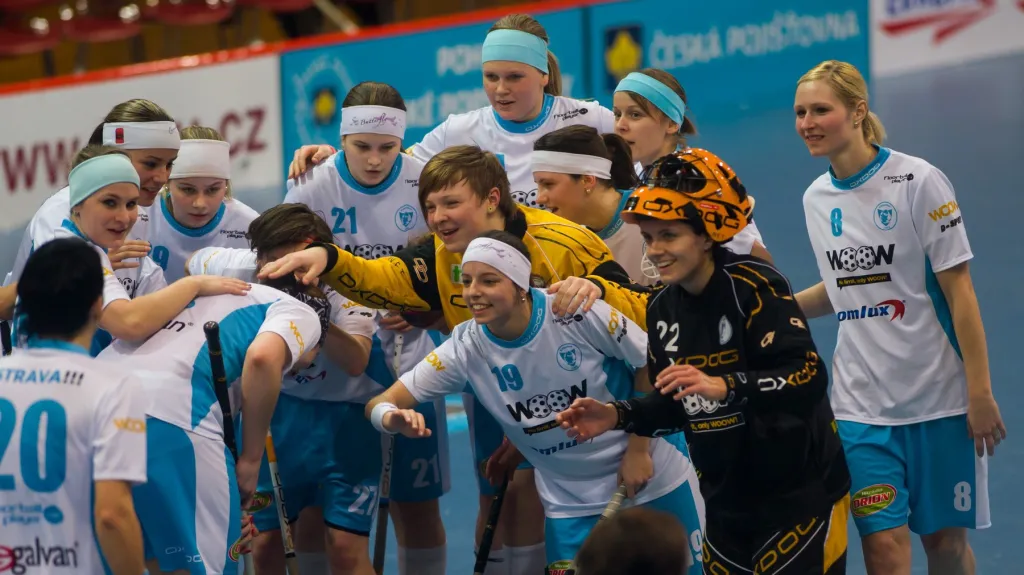 Radující se florbalistky Vítkovic