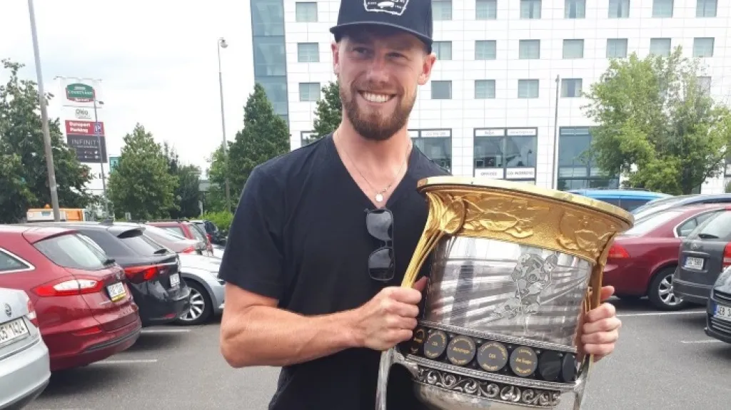 Jiří Sekáč s Gagarinovým pohárem