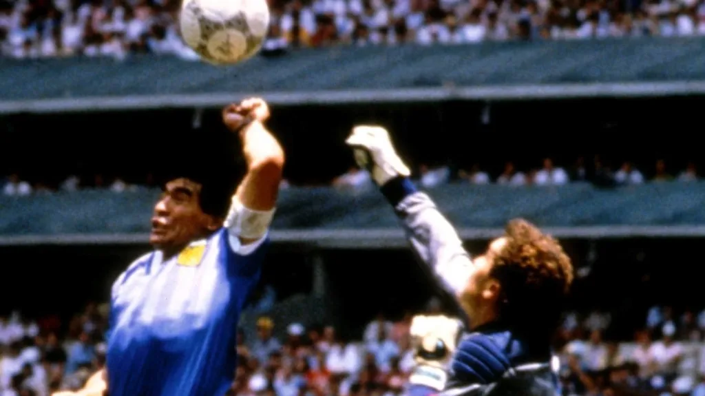 Souboj Maradona - Shilton, na MS 1986, boží ruka
