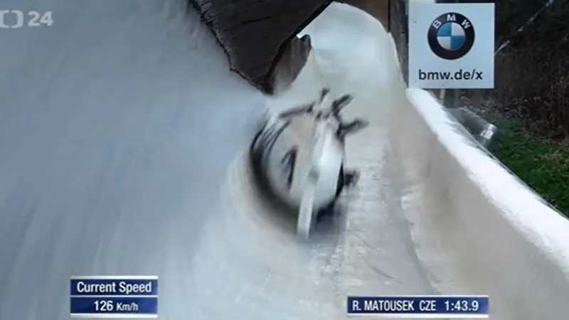 Jeden český čtyřbob byl ve Winterbergu čtrnáctý, druhý jezdil po boku