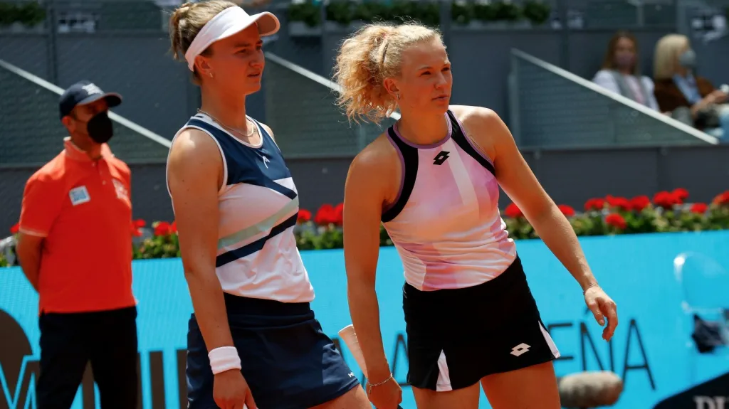 Barbora Krejčíková (vlevo) a Kateřina Siniaková 