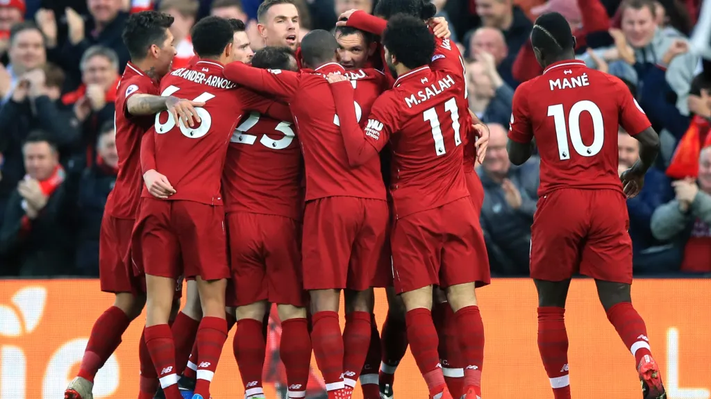 Slavící fotbalisté Liverpoolu