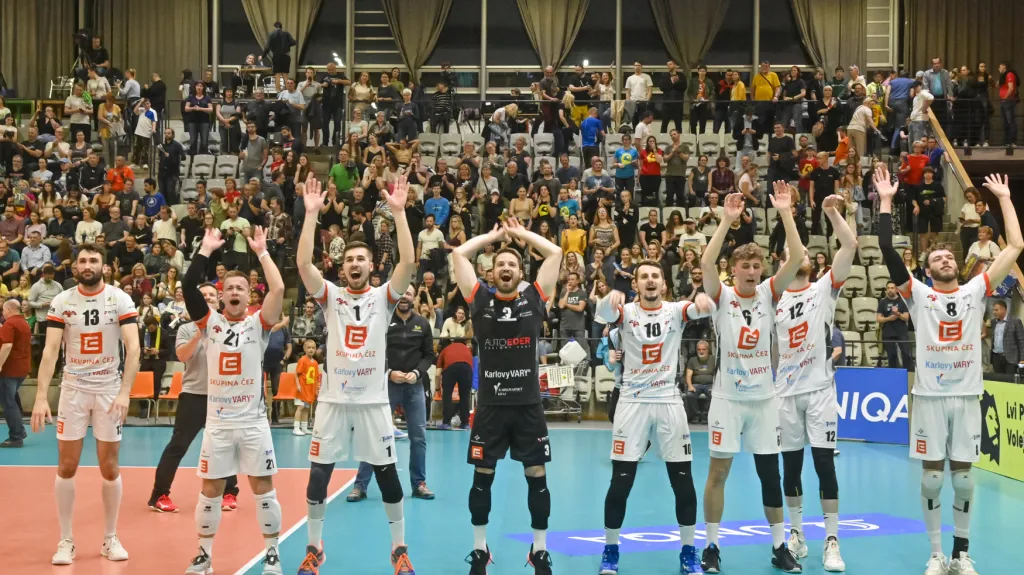 Volejbalisté Karlovarska mohutně slaví