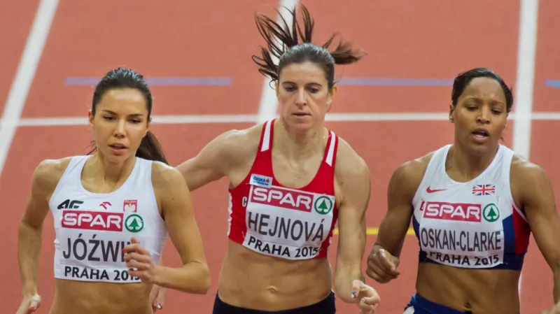 Zuzana Hejnová se marně prodírala závodním polem