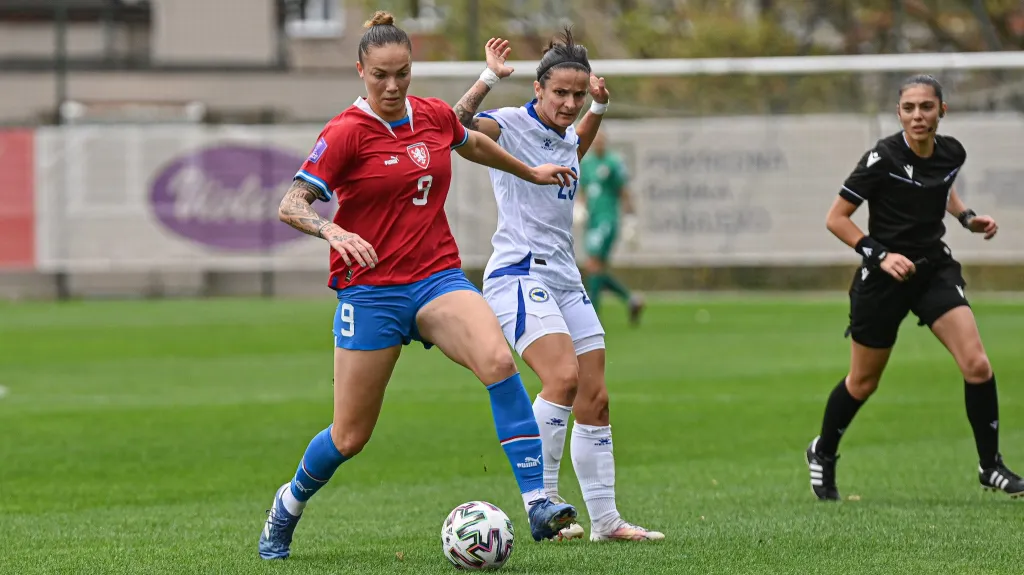 Andrea Stašková v utkání s Bosnou a Hercegovinou
