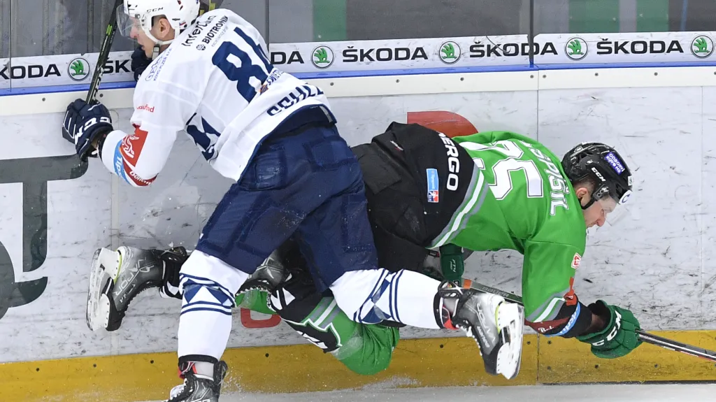 Plzeňský Jan Schleiss sráží Tomáše Pospíšila z Mladé Boleslavi