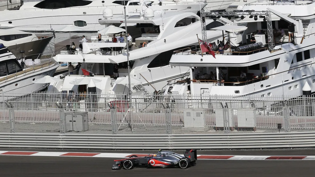 Lewis Hamilton v Abú Zabí
