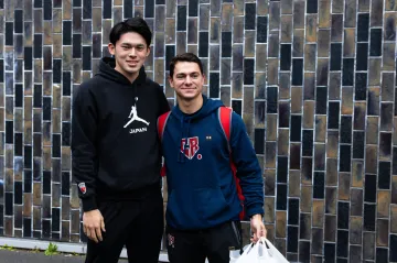 Roki Sasaki a Willie Escala