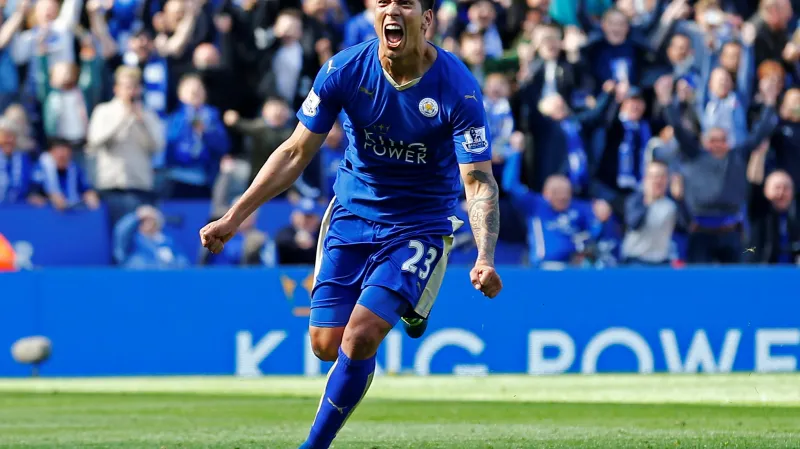 Slavící Leonardo Ulloa
