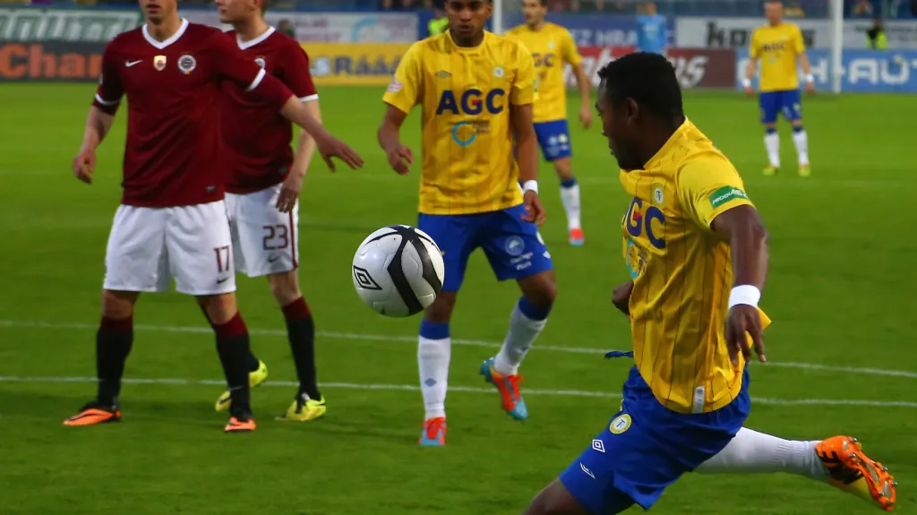  Litsingi střílí gól Spartě