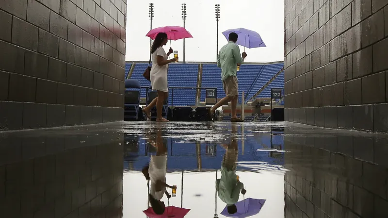 Program US Open narušoval déšť