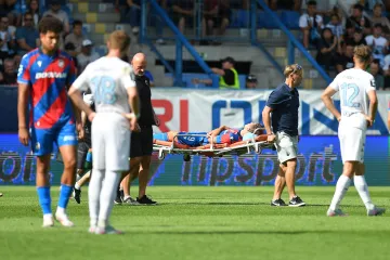 Zraněný Denis Višinský v utkání Plzně s Libercem