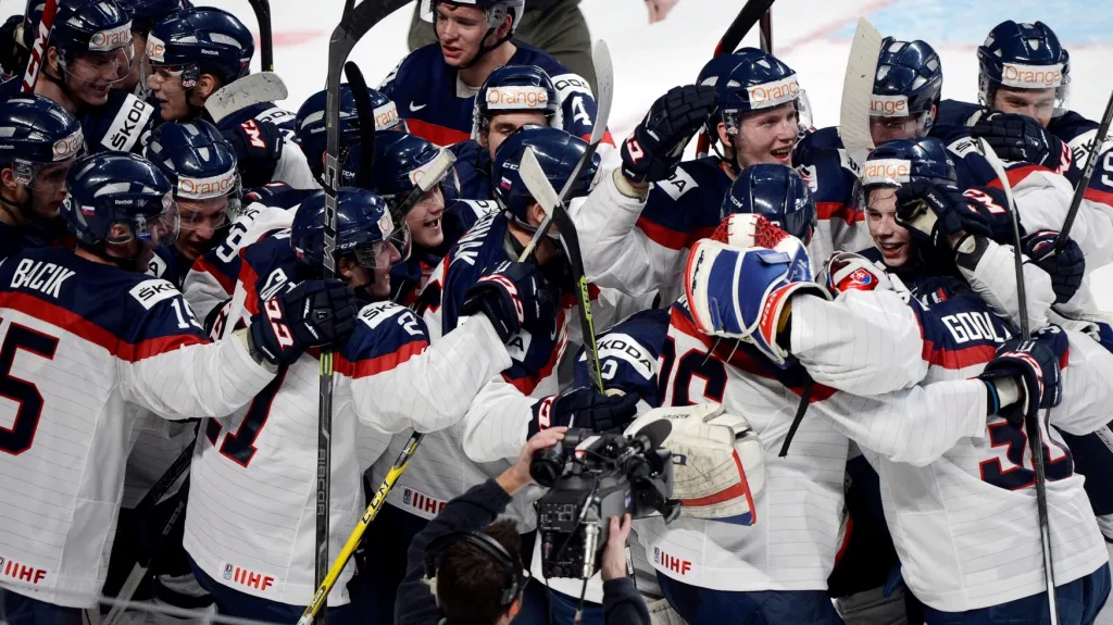 Slavící hokejisté Slovenska do 20 let