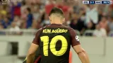 Moment utkání Steaua Bukurešť - Manchester City: Agüero zazdil dvě penalty