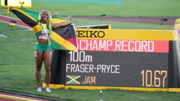 Stovka žen byla v režii Jamajky, vyhrála Fraserová-Pryceová