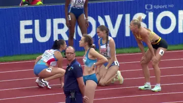 Rozběh české štafety žen na 4x100 metrů a ohlas