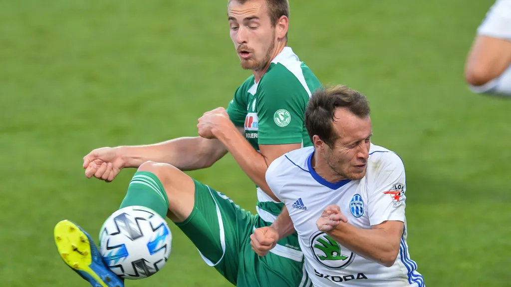 Jakub Fulnek v souboji s Romanem Květem