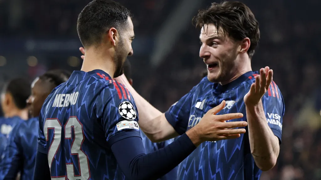 Mikel Merino a Declan Rice slaví gól v síti Slavie