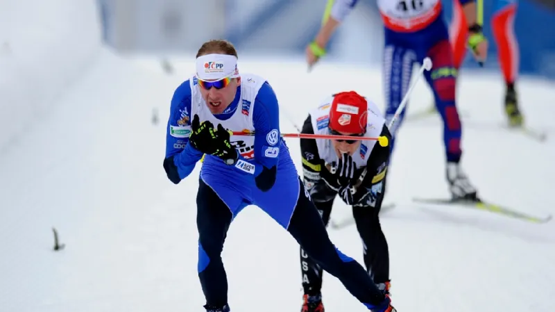 Lukáš Bauer v závodu na 15 km volnou technikou