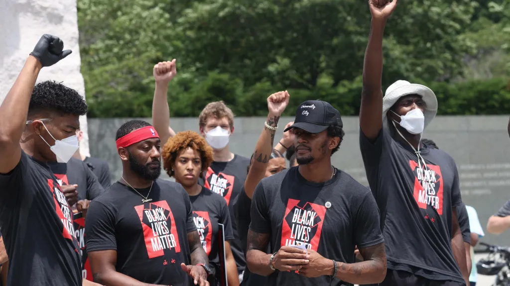 Hráči NBA podporující hnutí Black Lives Matter