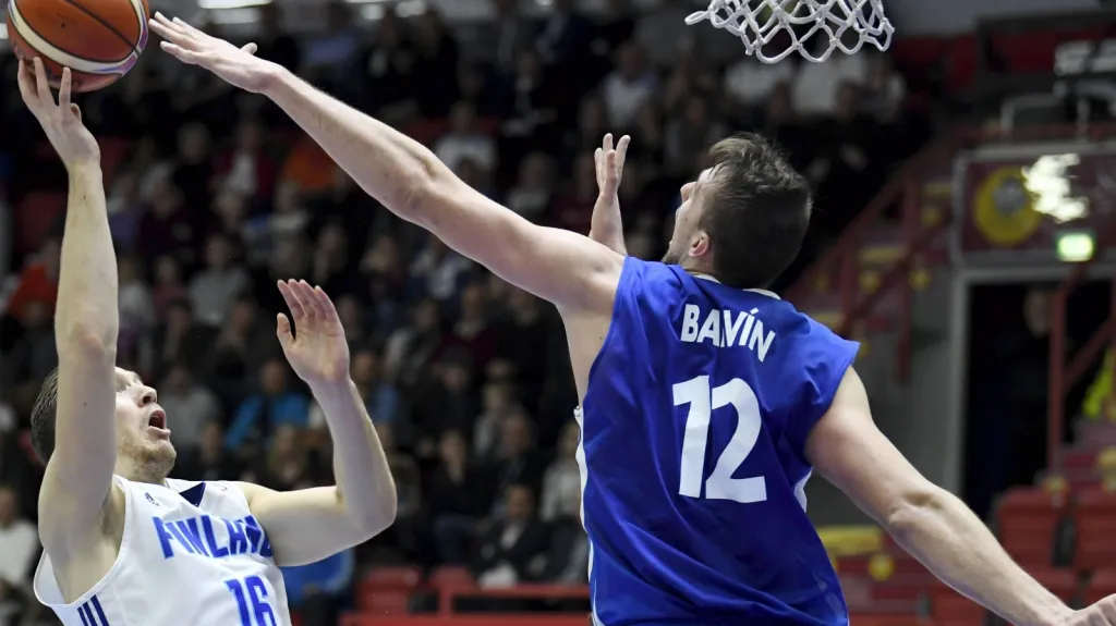 Ondřej Balvín blokuje střelecký pokus Antona Odabasiho