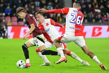 Veljko Birmančevič ze Sparty v souboji se slávisty