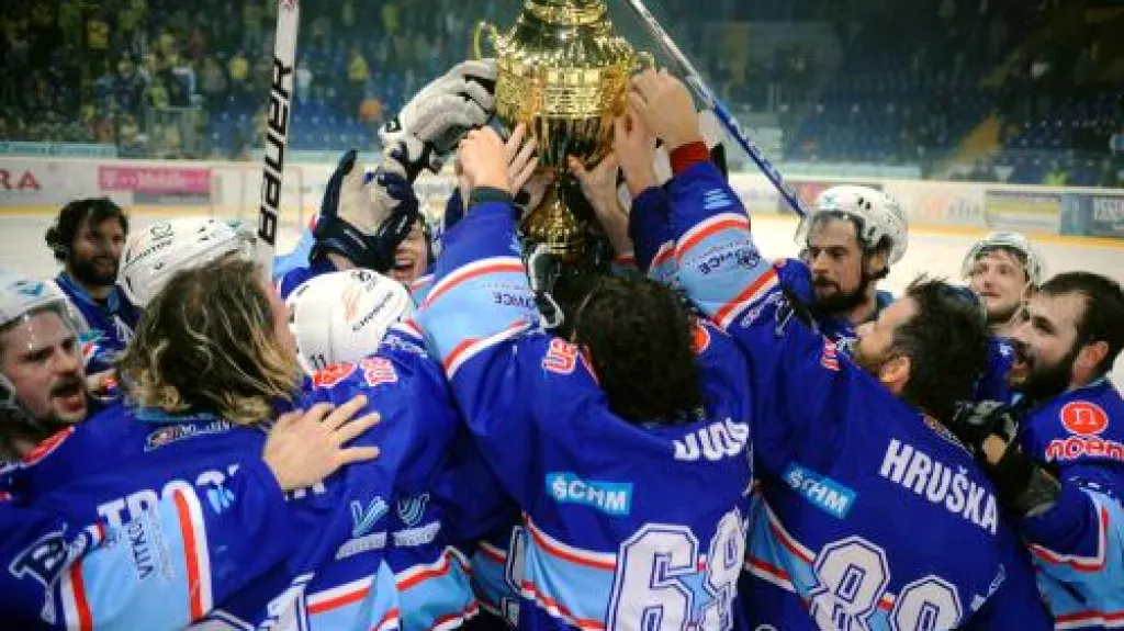 Hokejisté Chomutova se radují z titulu mistr 1. ligy