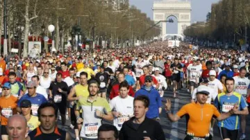 Účastníci pařížského maratonu