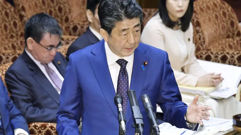 Abe: Za současných okolností by se olympiáda konat nemohla