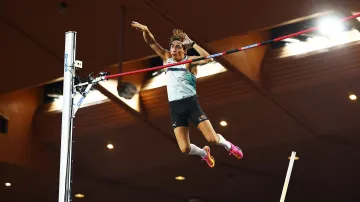 Duplantis skočil v Budapešti 607 centimetrů
