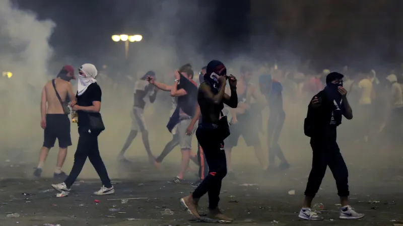 Oslavy francouzského titulu se neobešly bez problémů