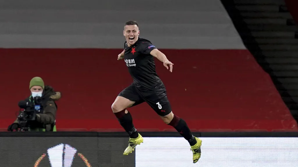 Slavící Tomáš Holeš