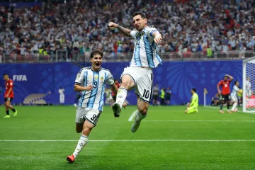 Messi odčinil penaltové selhání a Argentina otočila duel s Egyptem. Postupují i Švýcaři